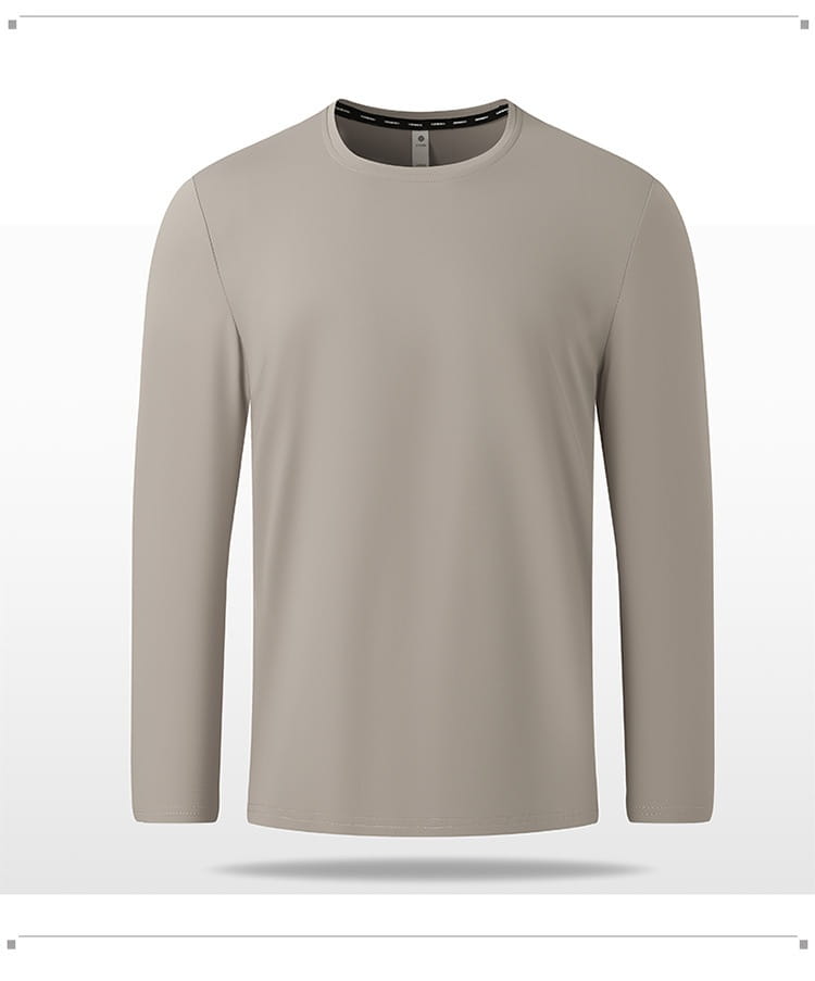 Camiseta de manga larga y cuello redondo tipo crew sólida en color beige, confeccionada con una tela lisa y ligera.