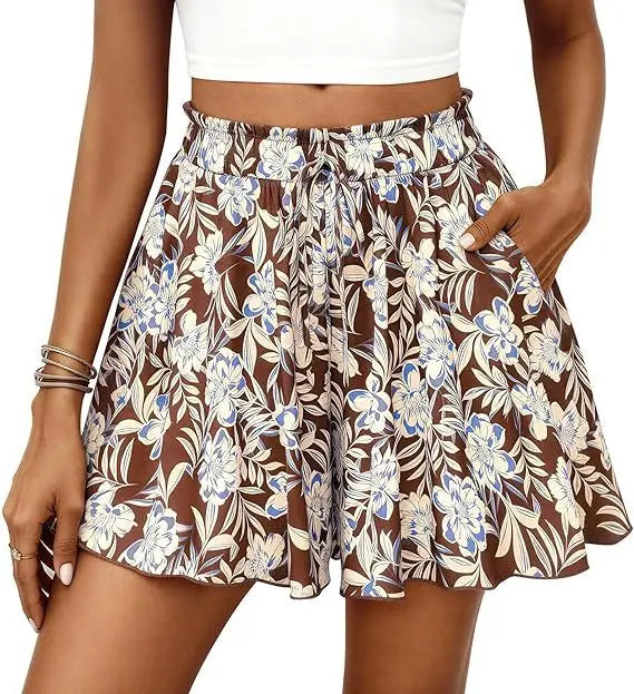 Shorts mit floralen Mustern und hoher Taille im A-Linien-Schnitt in Braun mit Kordelzug-Bund und Seitentaschen.