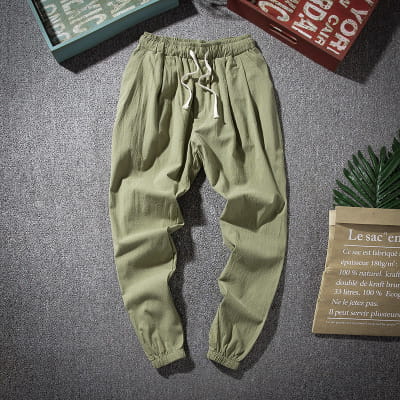 Herren-Slim-Fit-Jogginghosen aus olivgrünem Baumwoll-Leinen mit elastischem Bund und Kordelzug.