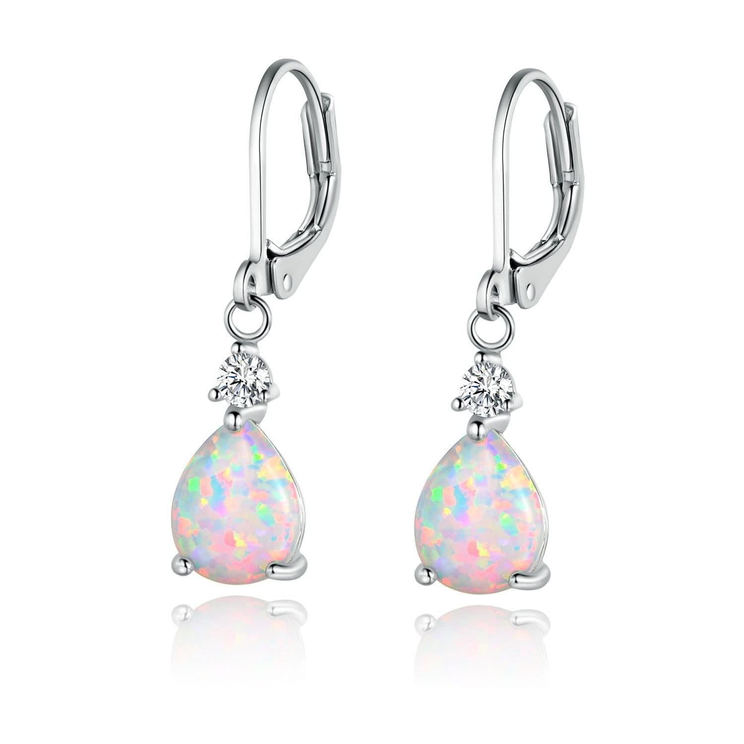 Boucles d’oreilles élégantes en or rose avec des opales goutte de larmes, serties de pierres en forme de poire dans un métal à l’aspect argenté, et rehaussées de petits diamants ronds.