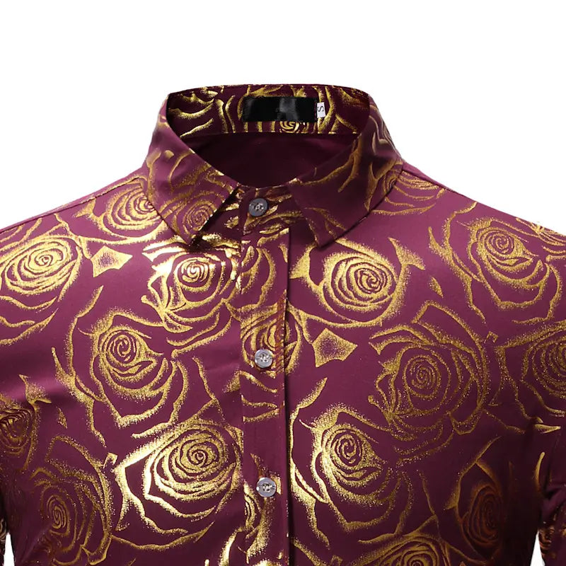 Chemise bordeaux à manches longues à boutons, présentant un motif floral de rose dorée scintillant conçu pour un usage décontracté masculin.