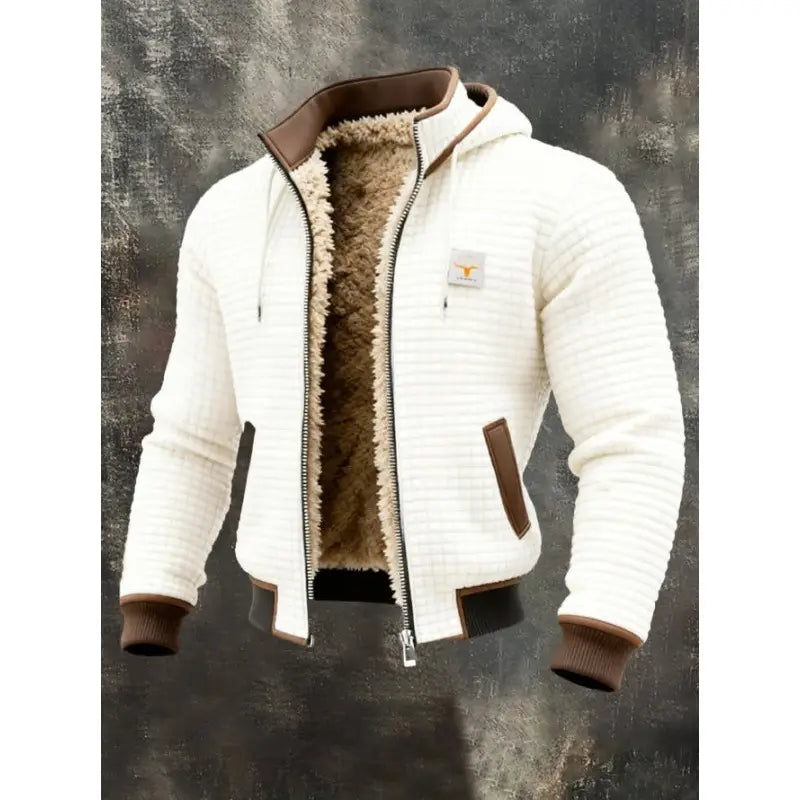 Veste à capuche zippée doublée de polaire pour homme en tissu matelassé blanc, doublure en shearling marron et passepoils marron assortis aux poignets, au col et aux poches.