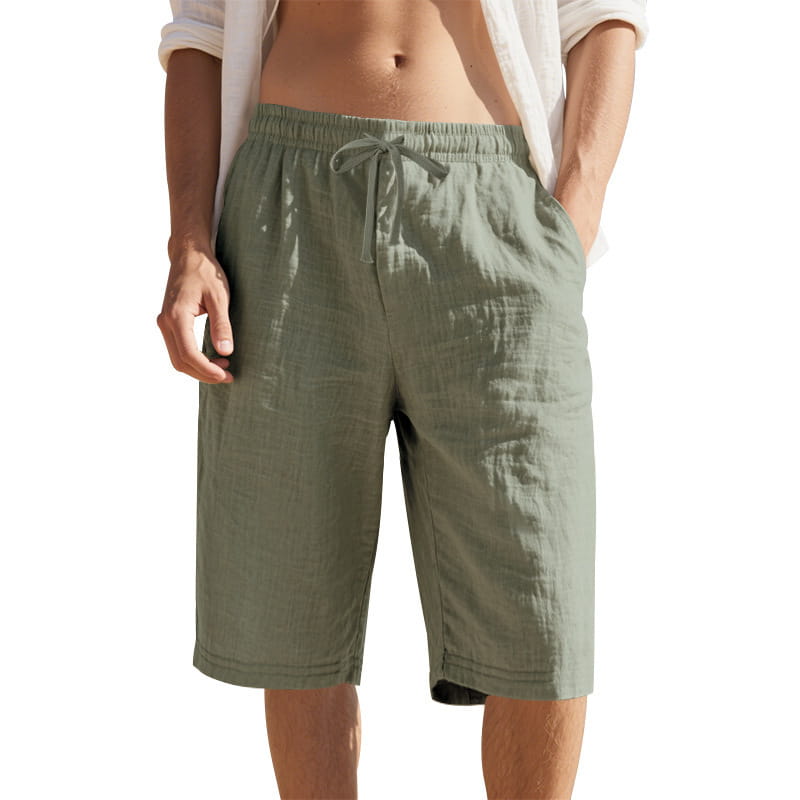 Short en lin décontracté vert olive pour hommes avec une ceinture élastique à cordon de serrage, conçu pour le confort et le style.