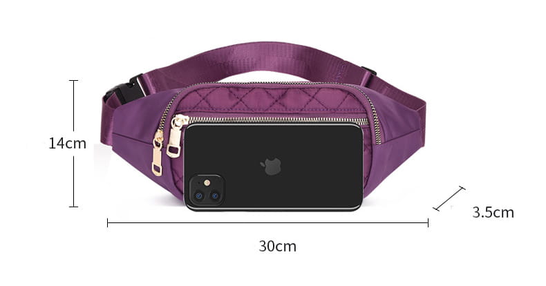 Lila gesteppte Nylon-Crossbody-Gürteltasche für Damen mit goldfarbenen Reißverschlüssen und einem schwarzen Smartphone-Innenfach, ausgelegt für Sport und aktiven Einsatz.