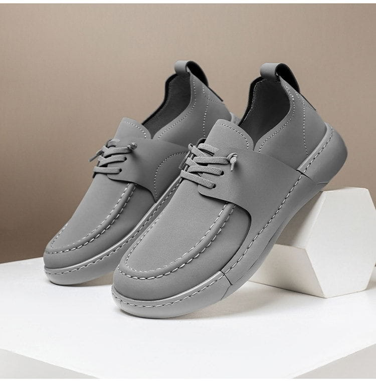 Chaussures en cuir rétro britanniques élégance décontractée pour homme, en gris, avec couture blanche, design à lacets et col rembourré.