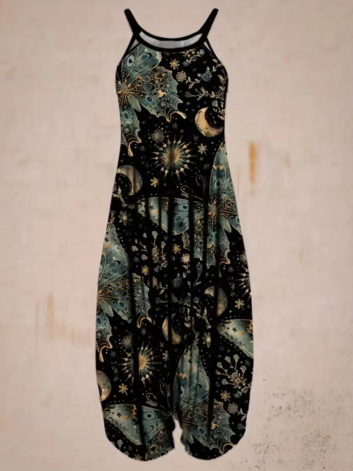 Combinaison noire sans manches, avec des motifs célestes et papillons teal et or complexes ainsi que des bretelles noires fines, conçue dans une coupe ample pour le port en grande taille.
