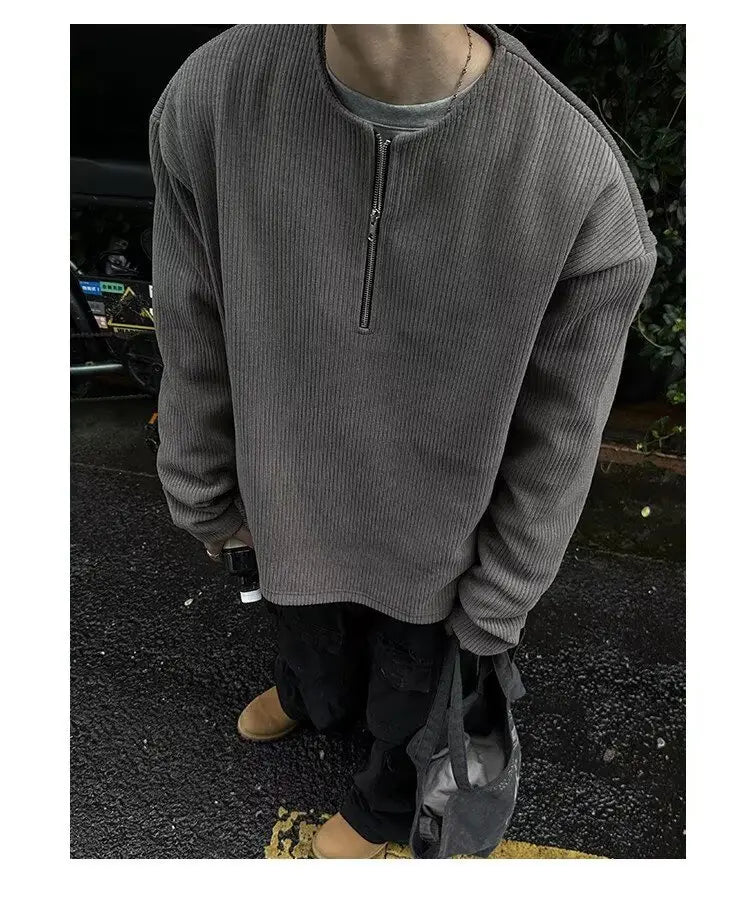 Sudadera tipo jersey acanalada de media cremallera gris para hombre, de pana, con cierre frontal mediante cremallera.