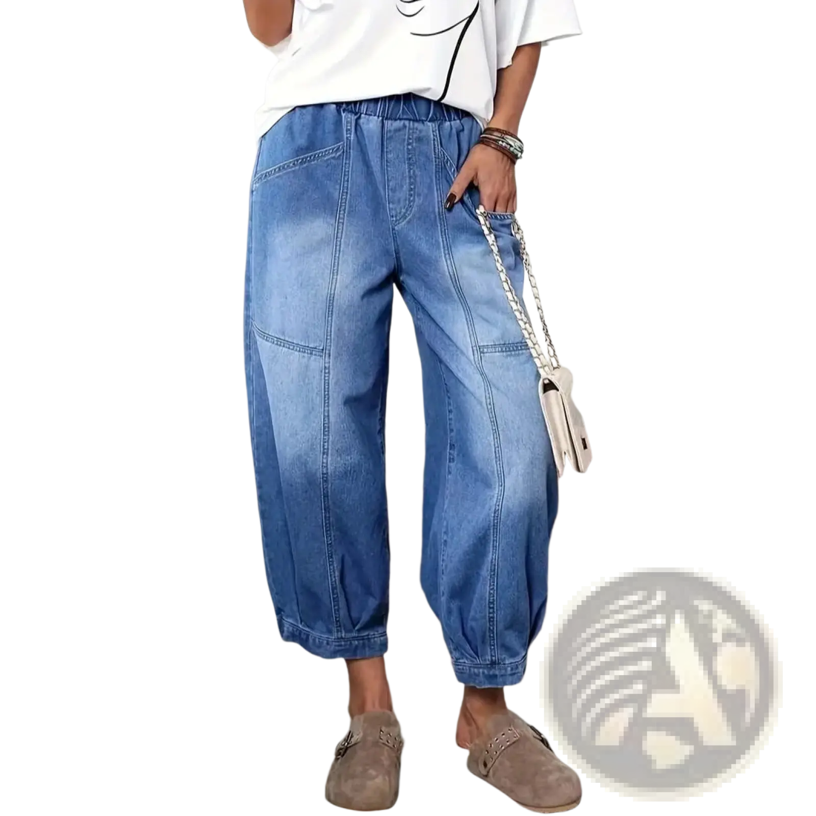 Denim capri pants high waisted in light wash with relaxed wide leg cut and elastic waistband made of denim