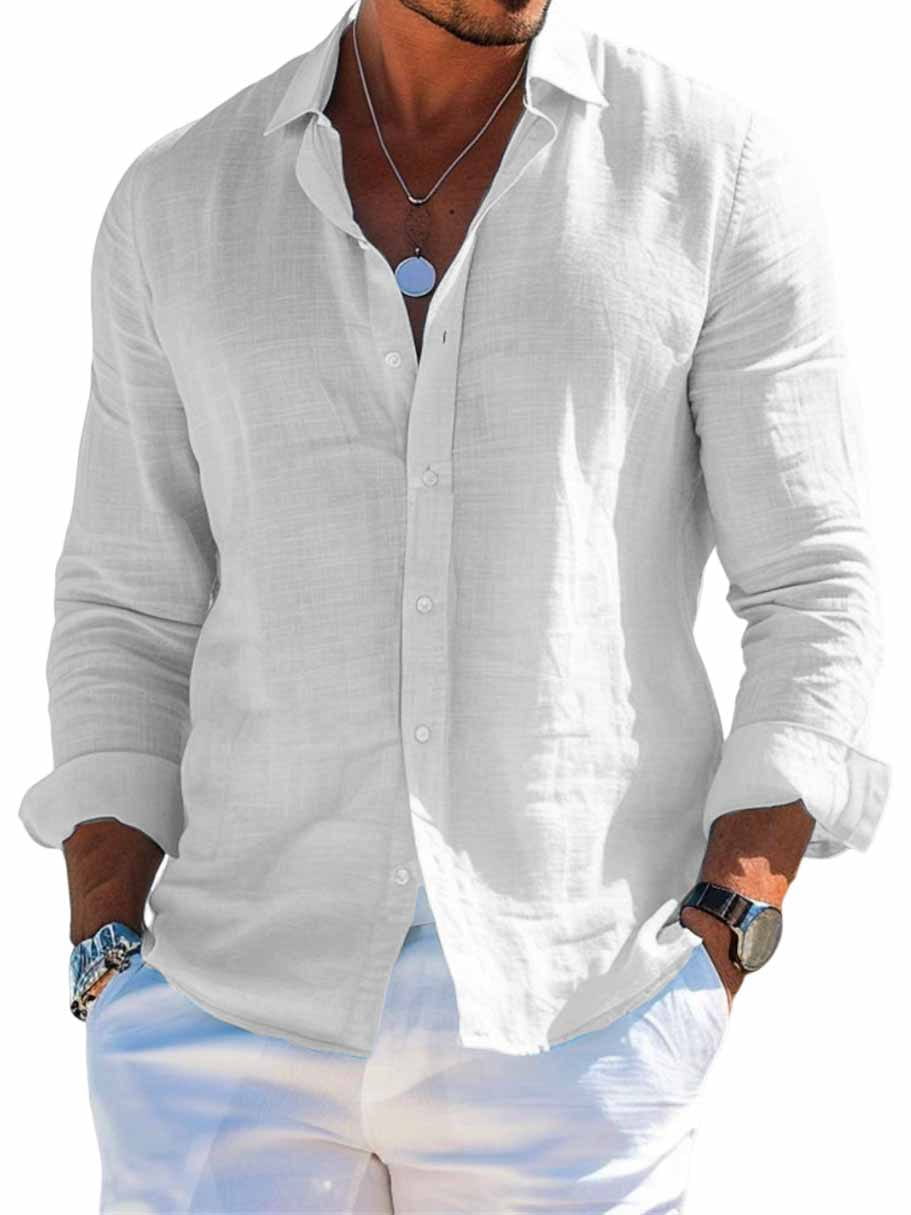 Camisa de lino de ajuste relajado para caballero en color blanco, con mangas arremangadas y cuello.