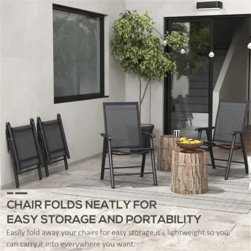 Chaise de patio pliante noire avec dossier et assise en maille, encadrée par un métal foncé, montrée depuis l’arrière, pour un lot de quatre chaises de patio pliantes, assise en maille.