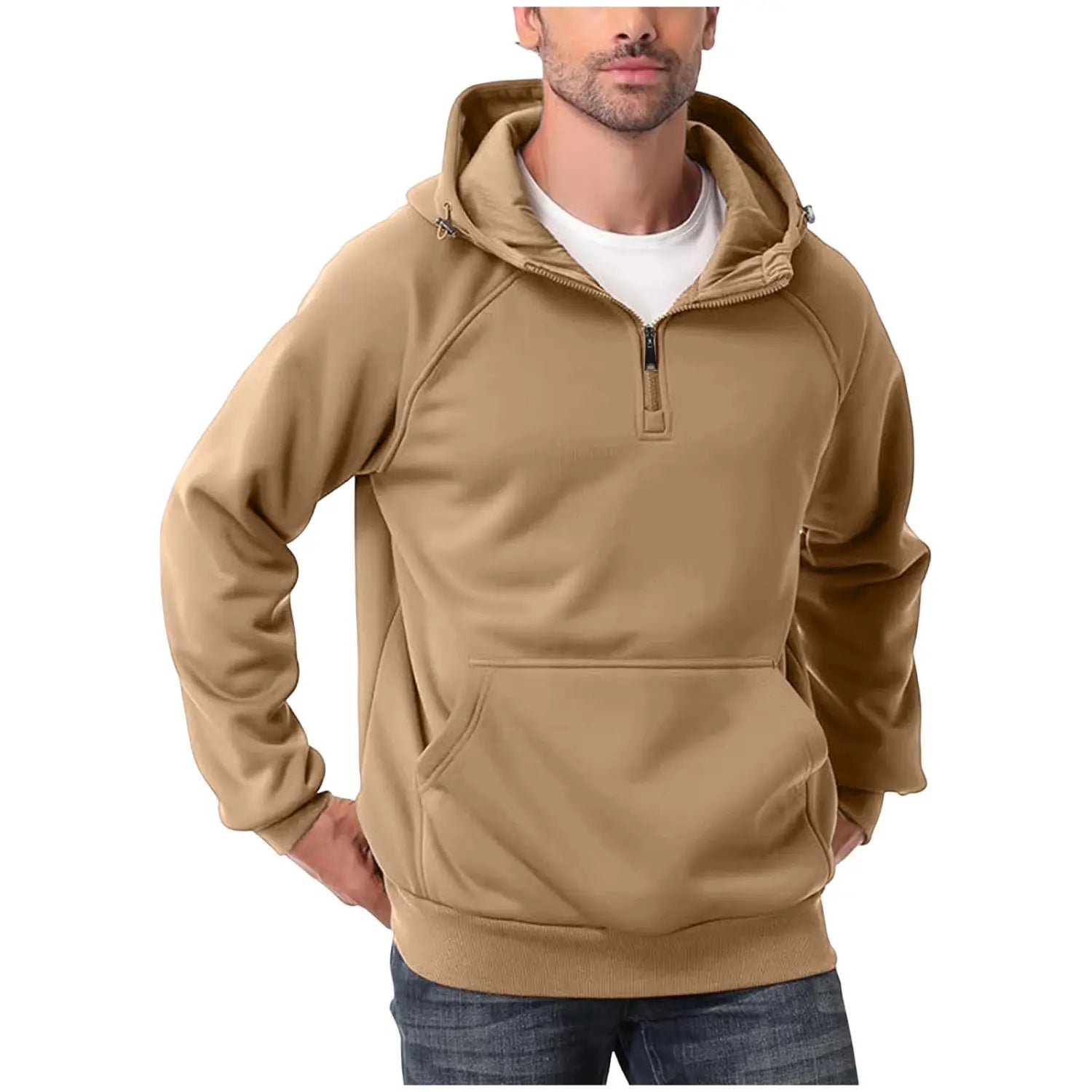Herren-Casual Tan Half-Zip-Pulloverhoodie mit Kordelzug-Kapuze und Fronttasche, entworfen für einen komfortablen täglichen Gebrauch.