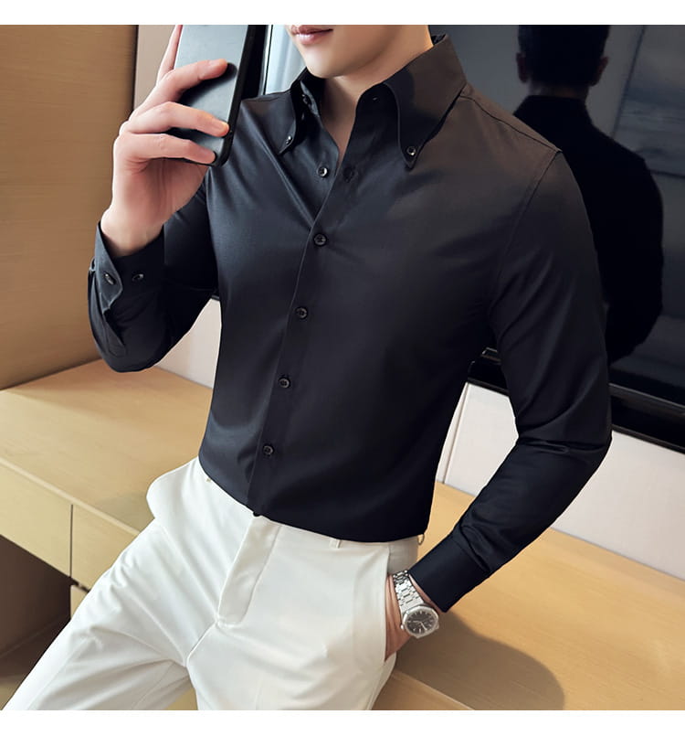 Chemise habillée noire sans repassage pour homme en grande taille à manches longues, coupe élégante, col moderne et légère brillance discrète.
