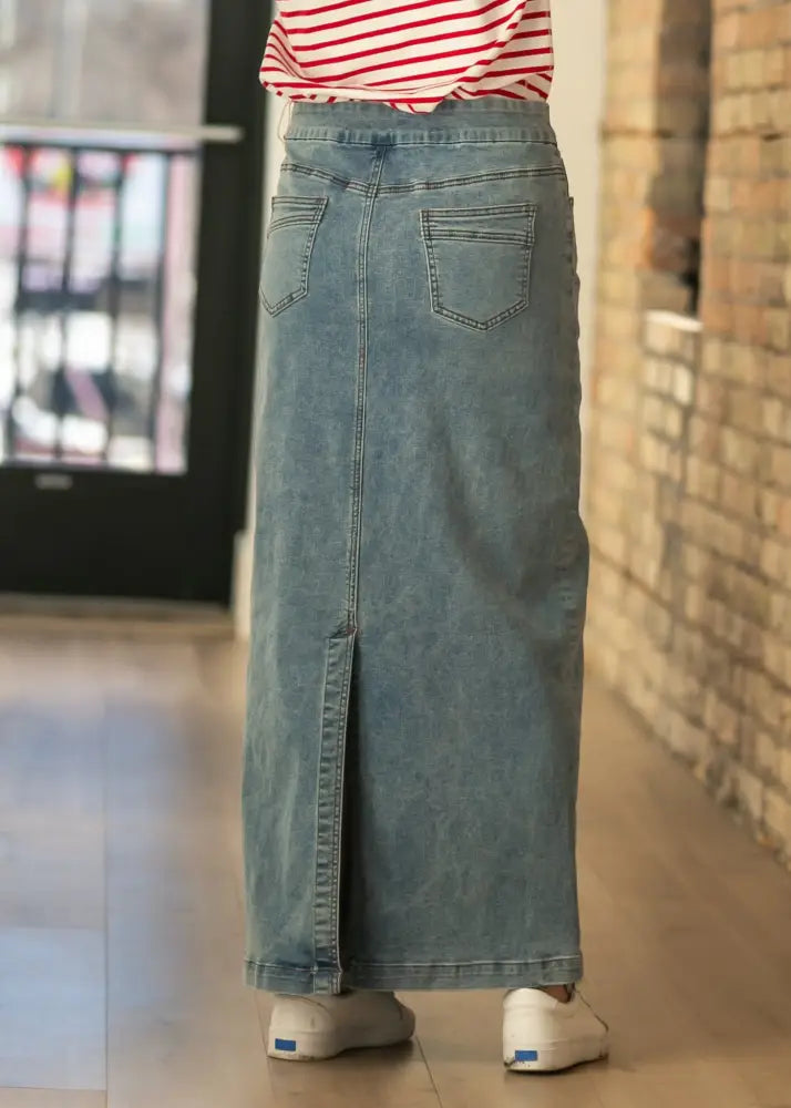 Donna classic wash stretch denim maxi skirt in light-wash with straight cut, two back pockets, and center front slit