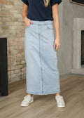 Donna light wash stretch denim maxi skirt in light blue with straight cut front button closure and pockets