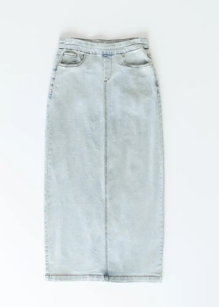 Donna light wash stretch denim midi skirt with straight cut front zipper closure and two side pockets