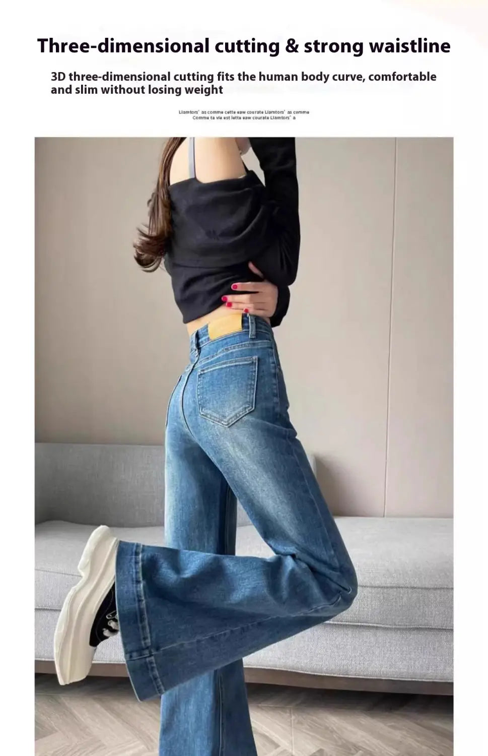 blaue Denim-High-Waist-Flared-Jeans mit weitem Bein und angesetztem, tailliertem Bund, von vorne dargestellt.