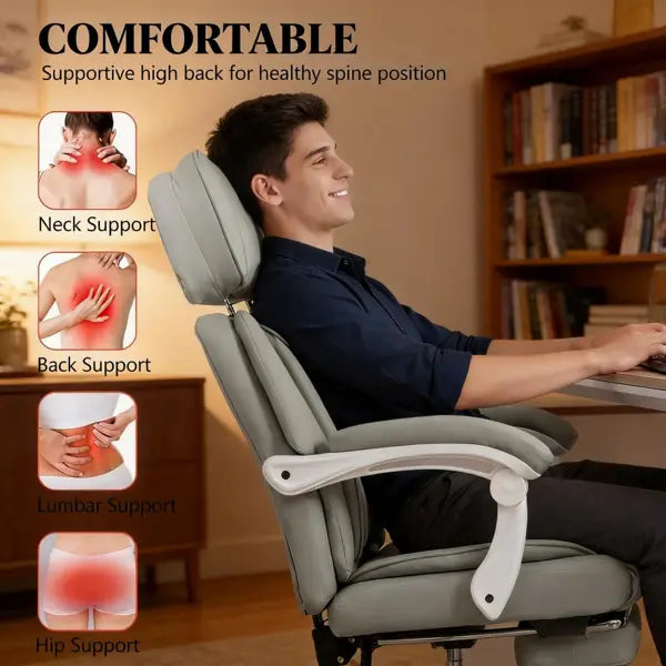Massage‑Bürostuhl mit Wärme und ausziehbarer Fußstütze mit grauem, gepolstertem ergonomischem Design, weißen Kunststoff‑Armlehnen und einer stützenden, hohen Rückenlehne.