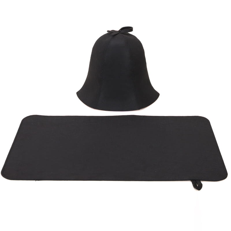 Chapeau de sauna en feutre noir avec un nœud noué et un tapis rectangulaire noir assorti, conçu comme un bonnet de transpiration blanc pour des couvre-chevures de bain.