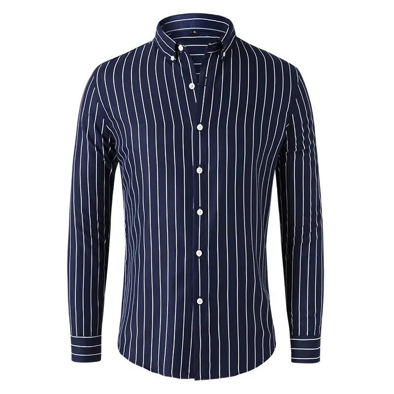 Herren gestreiftes Slim-Fit-Langarm-Freizeithemd in navyblau und weiß vertikalen Streifen mit Knopfleistenkragen.