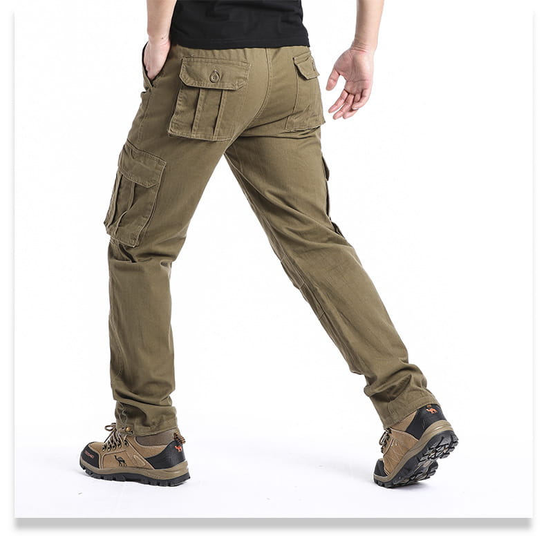Pantalones cargo de algodón para hombre color caqui, con múltiples bolsillos y diseño de tejido resistente.