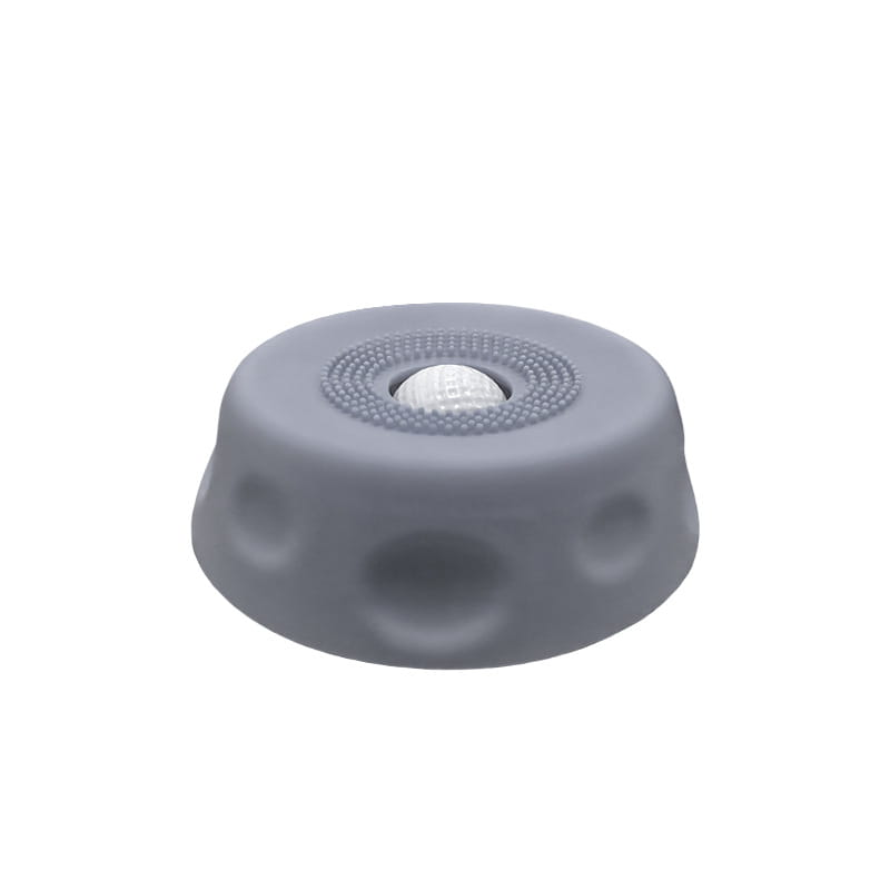 Tapis pour bol à lécher pour chien à alimentation lente en silicone gris, avec surface circulaire texturée et bille blanche centrale, pour une alimentation et une mastication interactives.