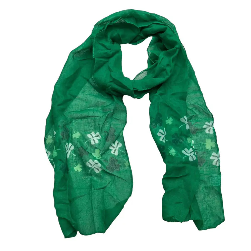 Un foulard à motif de trèfle vert vif, imprimé, issu d’un ensemble de 2 pièces, présentant des motifs de trèfles blancs et vert clair dans des tons vert terre.
