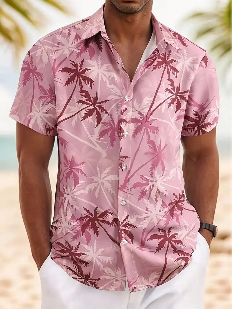 Chemise boutonnée rose à manches courtes style coréen à coupe slim pour homme, avec un motif de palmiers tropicaux blanc et rouge foncé, adaptée à la tenue d’été.