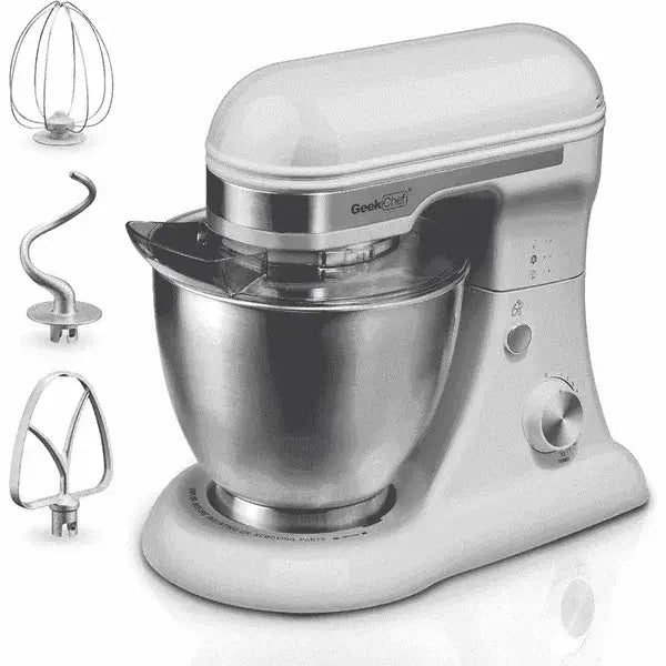 Geek-Chef 4,8-qt-Elektro-Standmixer mit Aufsätzen in elegantem Silber- und Weiß-Finish, mit einer Edelstahlschüssel und mehreren Aufsätzen.