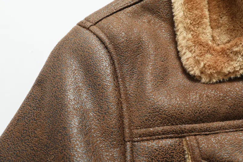 Veste en denim doublée de polaire d’hiver pour homme, en peau de mouton, en cuir marron, avec un col en peau de mouton beige moelleux.