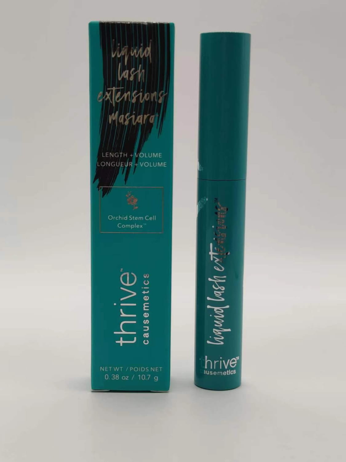 Tube cylindrique turquoise de mascara waterproof liquide pour extensions de cils de Thrive Cosmetics, avec lettrage argenté.