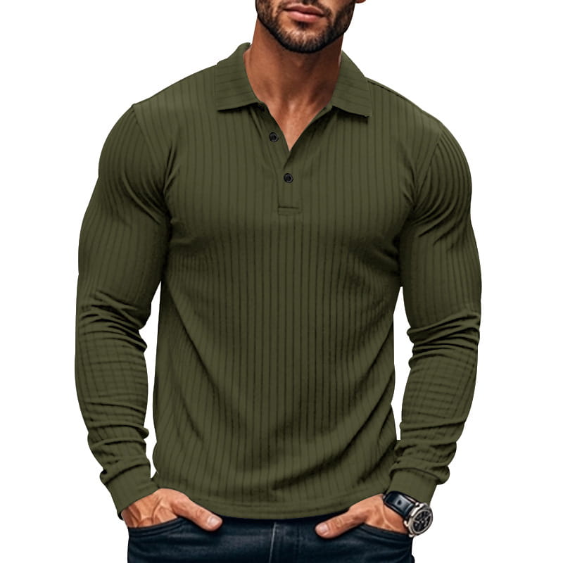 Herren-Poloshirt mit geripptem Langarm in Olivgrün mit vertikaler gerippter Struktur und schwarzen Knöpfen.