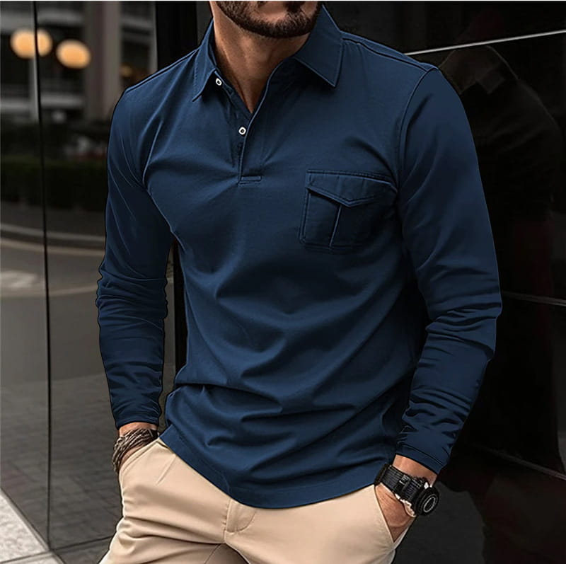 Navyblaues langärmliges Polohemd mit Brusttasche und geknöpftem Kragen, ausgelegt als Casual-Sporttop.