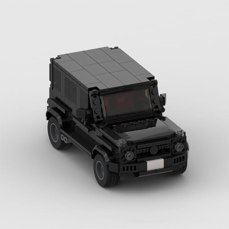 Modèle noir en blocs de type LEGO représentant une Mercedes-Benz G63 G-Wagon provenant de l’ensemble de course tout-terrain Mercedes G63 Building Blocks, présenté depuis l’arrière.