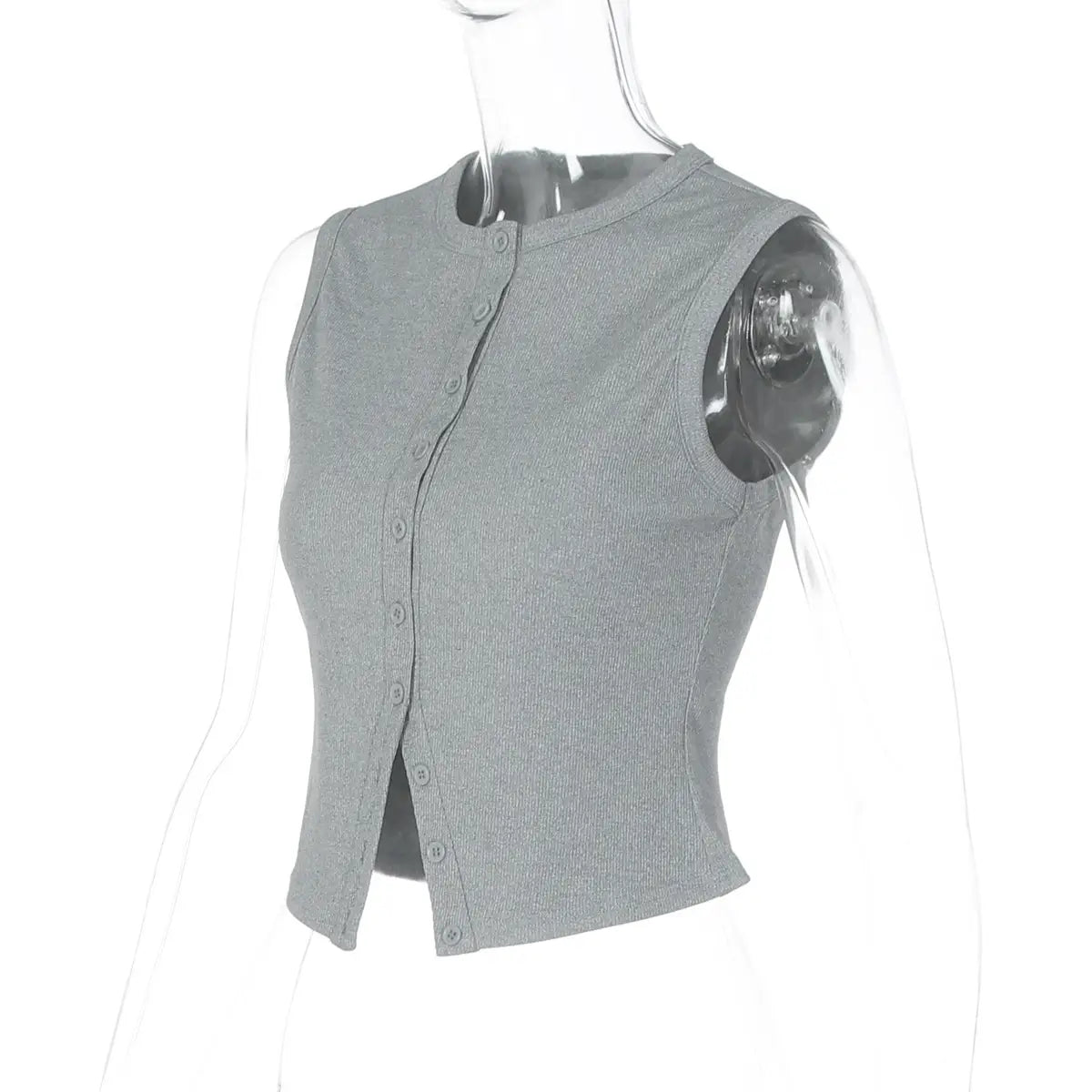 Cardigan court côtelé gris sans manches tricoté, col rond et fermeture boutonnée à l’avant, présenté comme un débardeur boutonné côtelé.