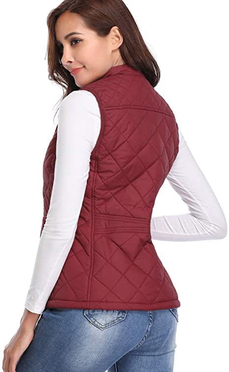 Chaleco acolchado de algodón para mujer color burdeos con patrón de rombos, cuello alto, cintura elástica y bolsillos.
