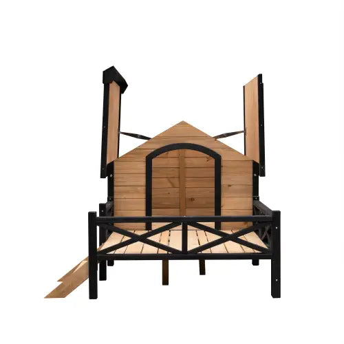Grande niche en bois pour chien avec porche, dotée d’une ossature en métal noir et d’une baie cintrée.