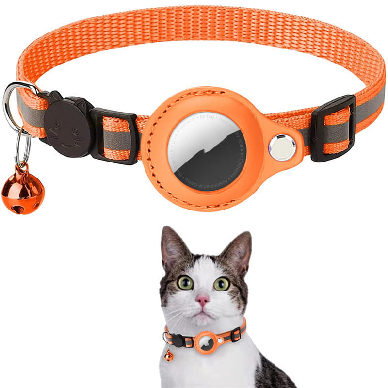 Collier pour chat en nylon tissé réfléchissant, couleur orange, avec boucle de sécurité noire et étui circulaire pour traceur de type cuir orange, doté d’une surface réfléchissante argentée, avec clochette en cuivre fixée.
