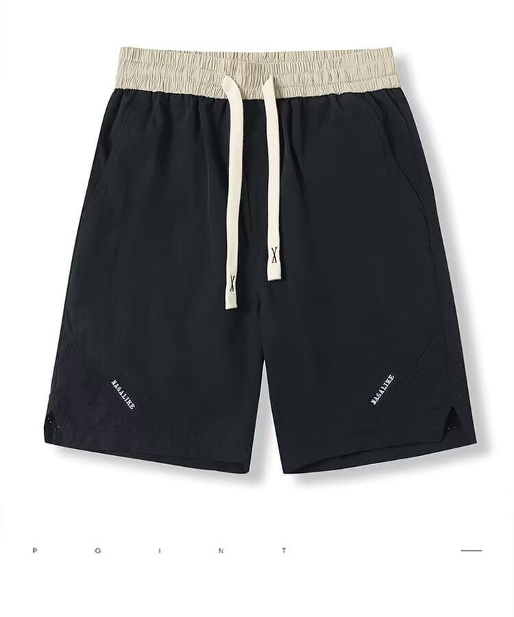 Shorts en nylon décontractés pour hommes, coupe droite, noirs, avec une ceinture élastique beige et des cordons assortis, arborant une inscription de marque kraaline discrète sur les jambes inférieures.