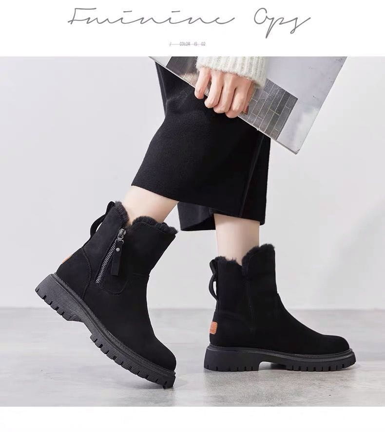 Schwarze Wildleder-Knöchelstiefeletten für Damen mit weichem Fellfutter und einer robusten Gummisohle, ausgelegt als Winterstiefel im Stil aus beigem Shearling.