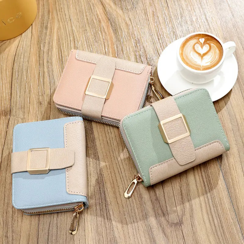 Portefeuilles mini en cuir pour femme aux couleurs pastel, avec des boucles de finition ton sur ton or et des fermetures à glissière, conçus pour un usage quotidien à la fois sûr et élégant.