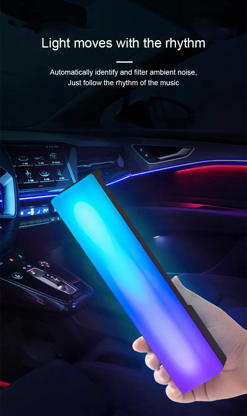 Eine elegante rechteckige RGB-Rhythmus-Lichtleiste mit einer glatten Oberfläche, die in kräftigen Blau- und Violetttönen leuchtet, als sprachaktivierte Gaming-Lampe konzipiert.
