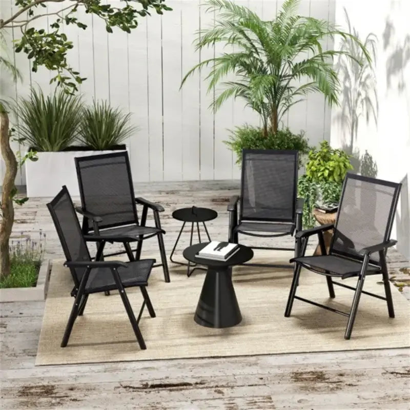 Ensemble de 4 chaises de patio en maille noire avec cadres métalliques élégants conçus pour des assises pliantes d’extérieur
