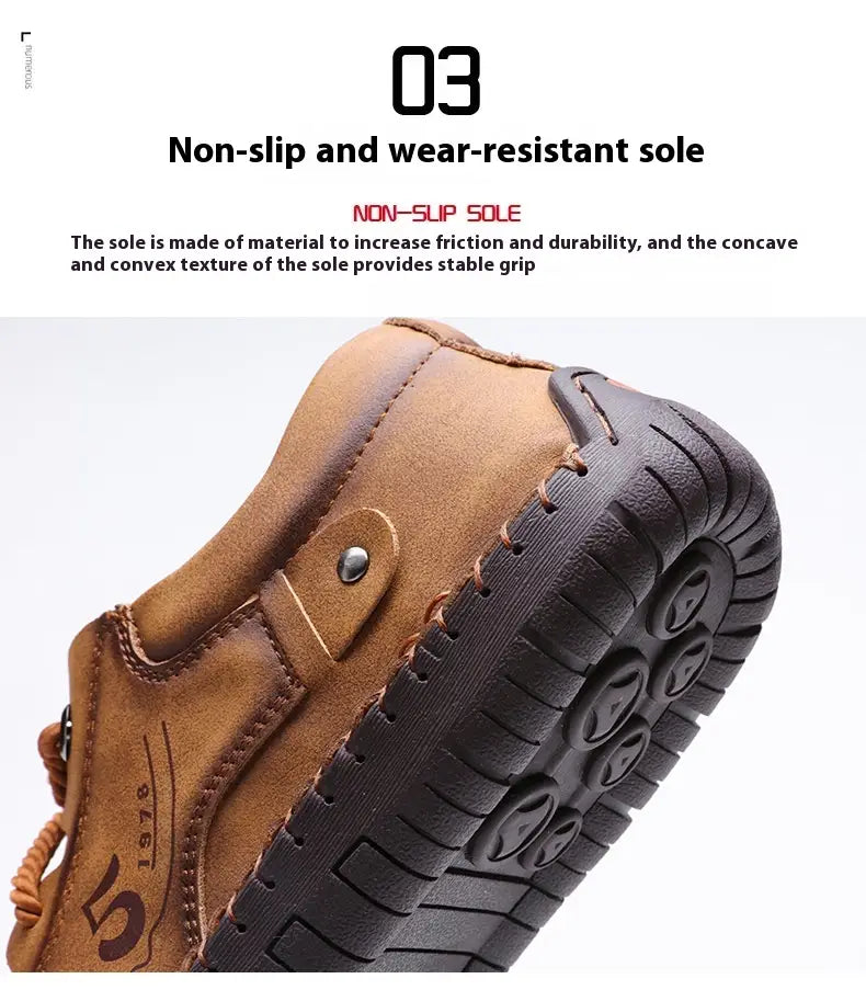 Herren-Lederschuhe im britischen Casual-Stil mit Schnürung aus Braun mit schwarzer, strukturierter Rutschfestsohle mit kreisförmigen Profilmustern.