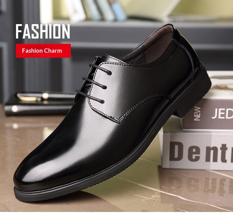 Men’s genuine leather low top business shoes in black patent leather with lace-up oxford design and polished finish