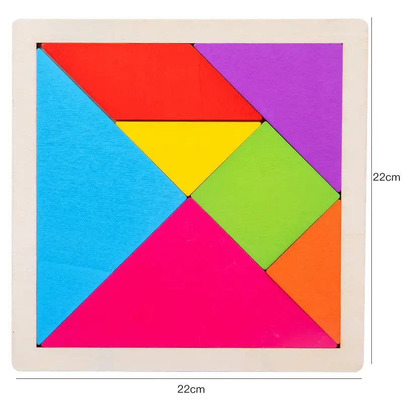 Jeu de tangram en bois vibrant multicolore dans un cadre en bois clair conçu comme un jouet géométrique coloré.