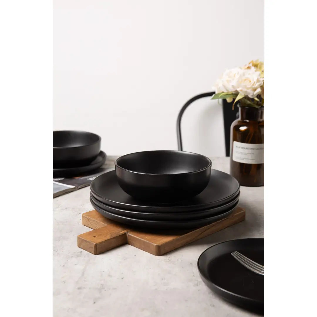 Juego de vajilla de cerámica de gres mate negro de 12 piezas con diseño minimalista moderno, incluye 12 piezas para servir a tres personas.