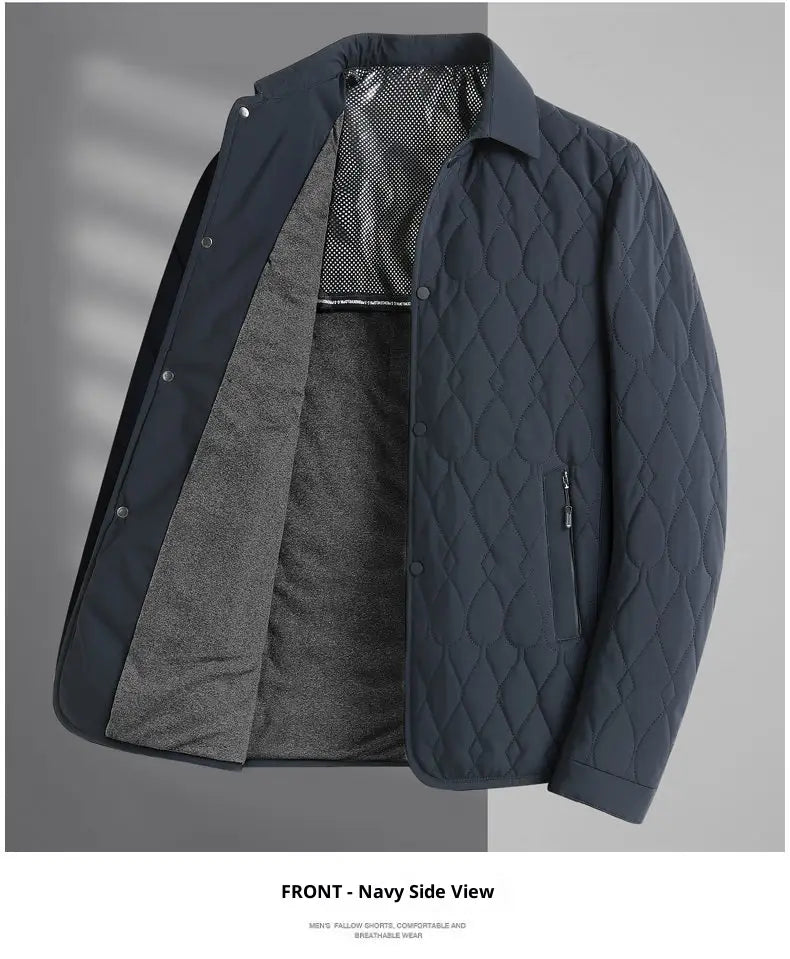 Dunkelblaue gesteppte Businessjacke mit leichtem Diamantgitter-Design und weichem grauem Fleece-Innenfutter mit Knopfverschlüssen.