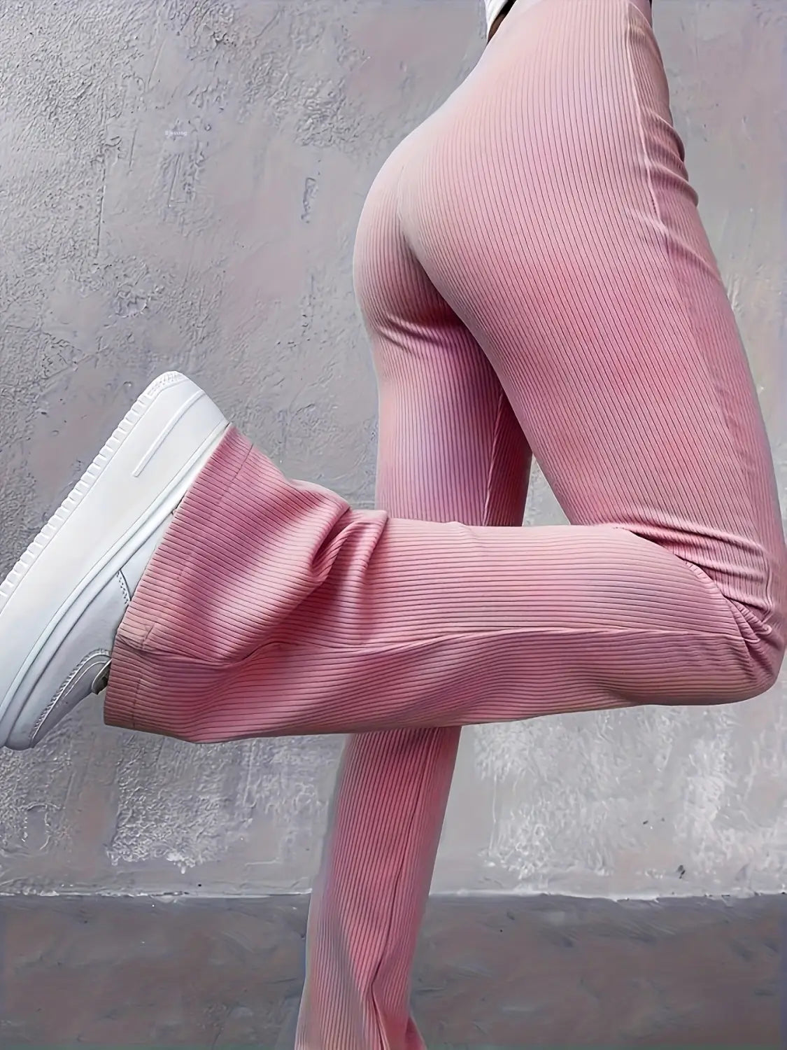 Rosa hoch geschnittene Ripp-Flared-Leggings mit einer eng anliegenden, körperbetonten Gestaltung aus geripptem Stoff