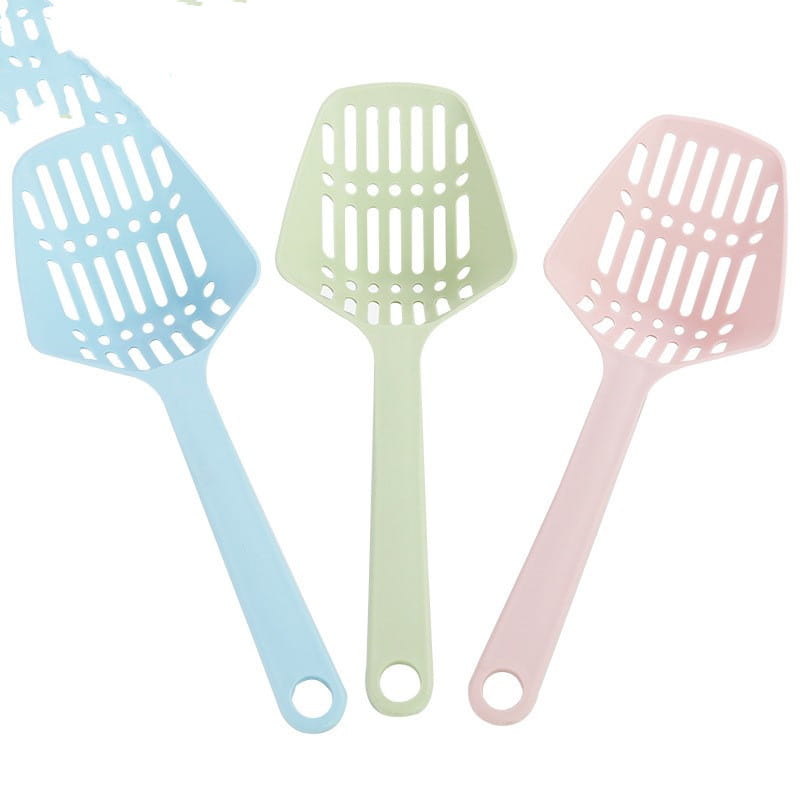 Set aus drei pastelligen Kunststoff-Katzentoilette-Schaufeln mit fester Handhabung in Hellblau, Mintgrün und zartem Rosa.