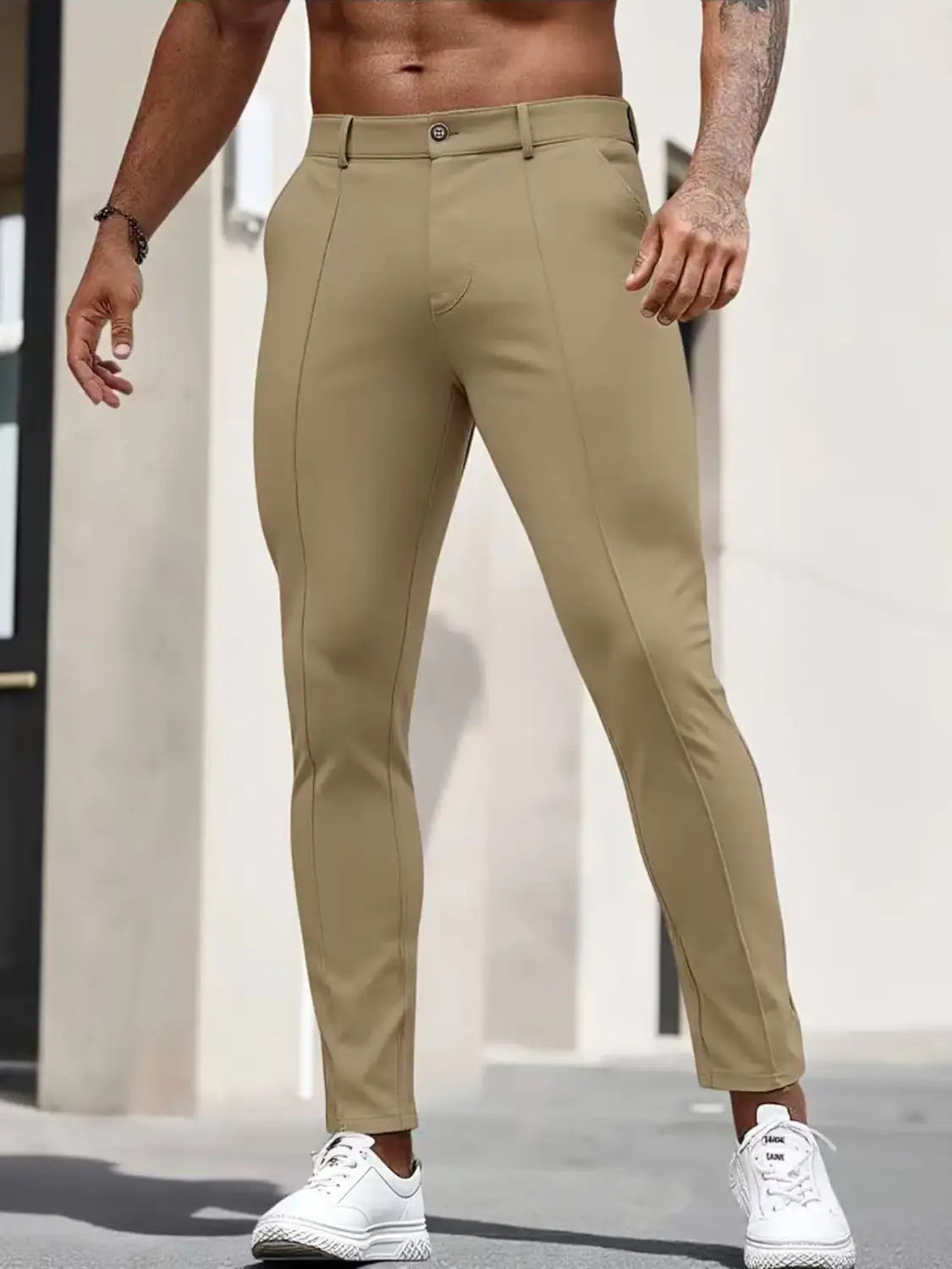 Herren-Slim-Fit-Stretch-Anzughosen in Khaki mit maßgeschneidertem Design und Detailausführung mit Gürtelschlaufen.